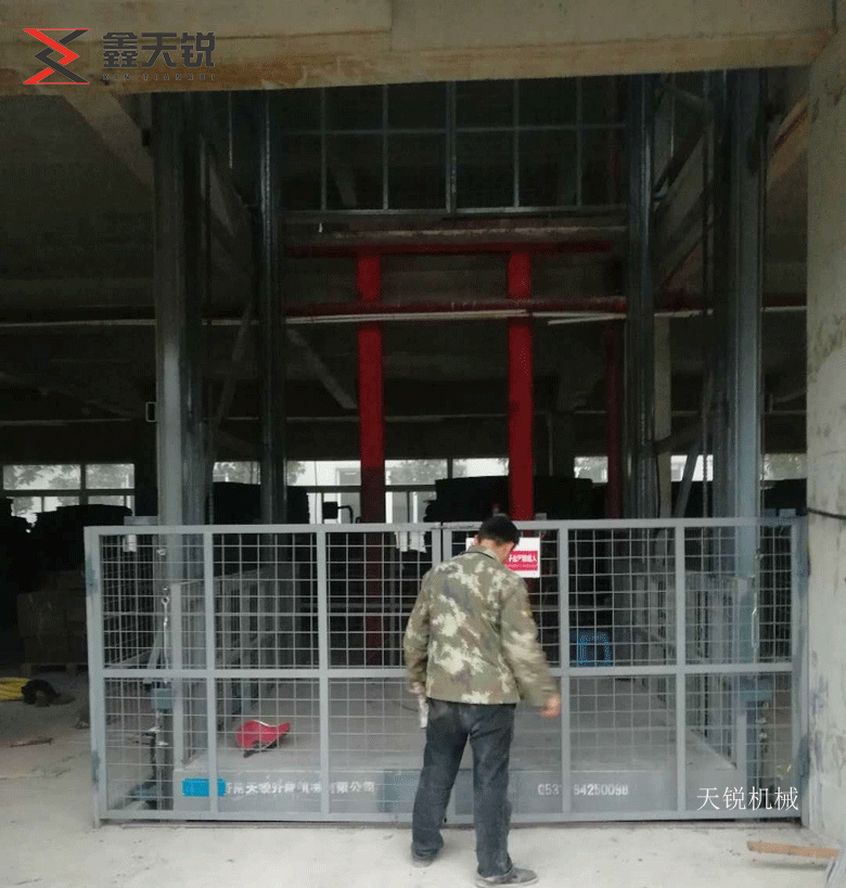黑河10吨液压货梯交付使用
